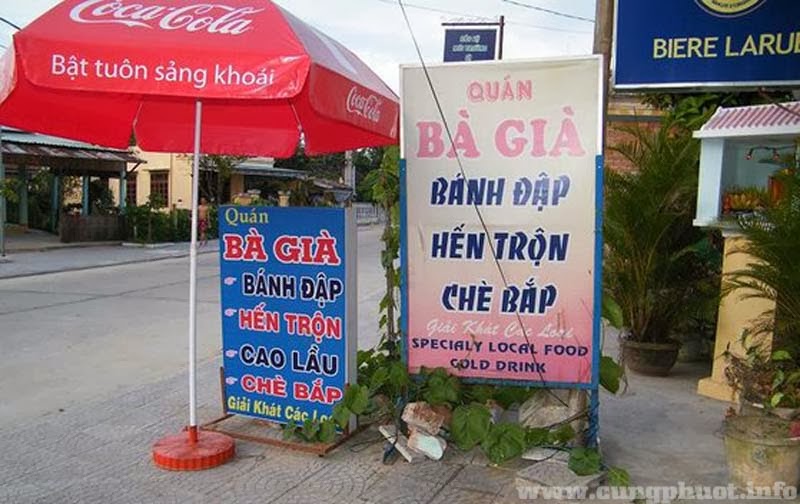 Bánh đập hến xào quán Bà Già, xã Cẩm Nam