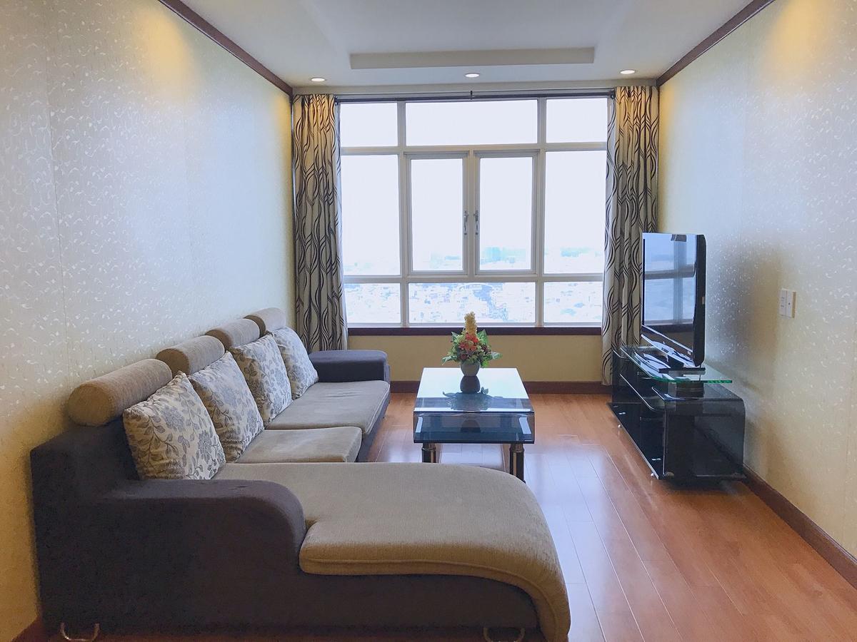 Elegant Central Apartment tuyển dụng (8/2017)